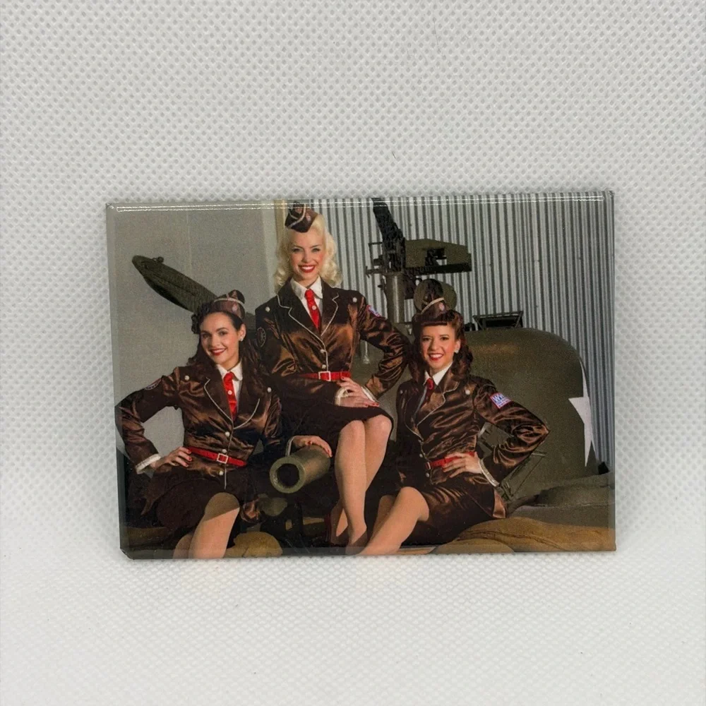 π 5/$15 Vintage Style Pin-Up 2βx3β Magnet - Picture 3 of 3
